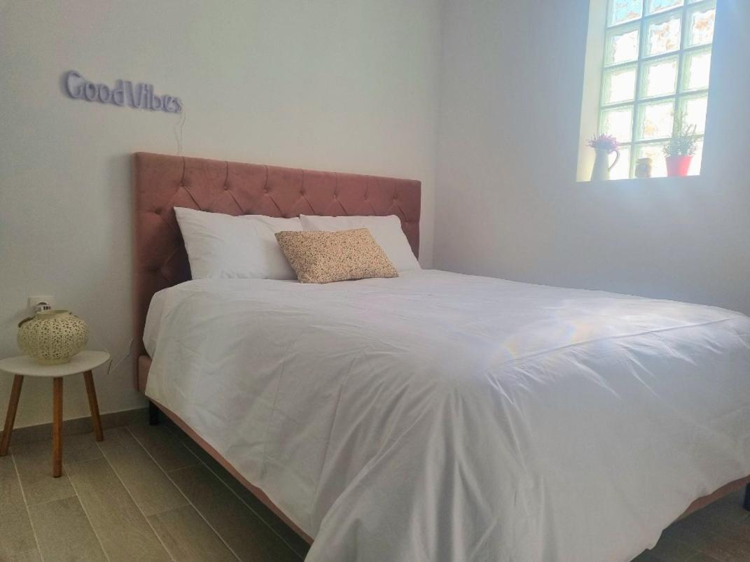 Tiffany'S Apartments -2' Walk From Metro أثينا المظهر الخارجي الصورة